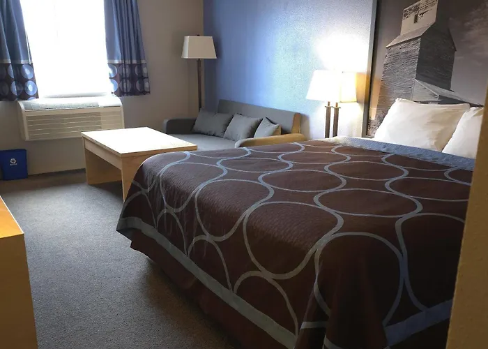 Super 8 By Wyndham Swift Current