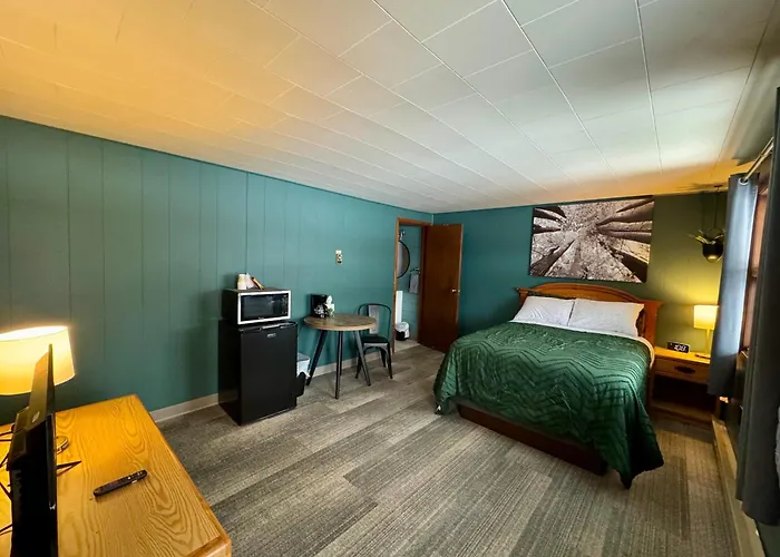 West Pines Motel