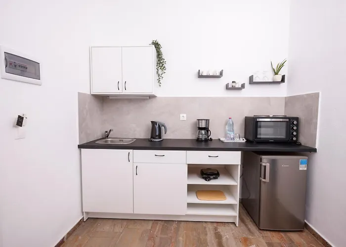 Bella Vista Apartments