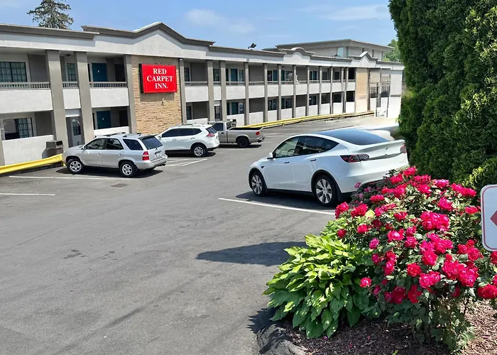 Red Carpet Inn - Stamford