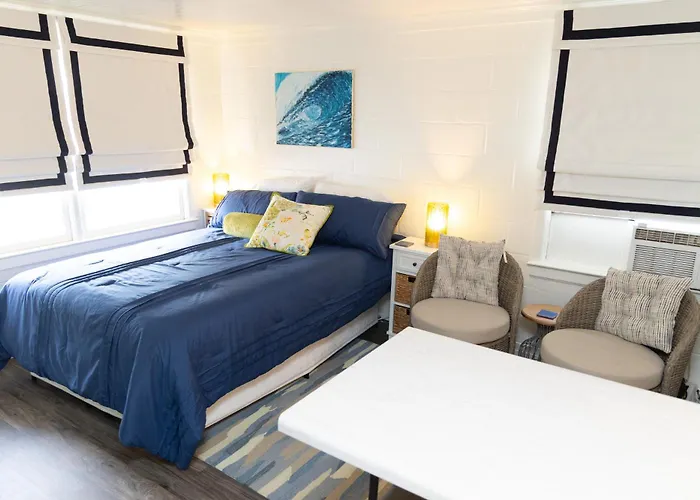 The Little Palm Room - Wrightsville Beach