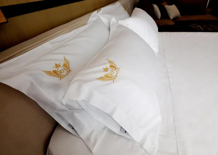 Rich Hotel