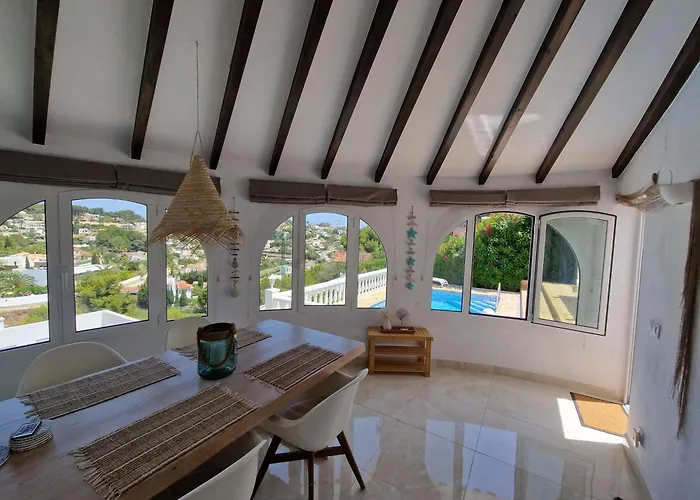 Renovierte Villa Mit Privatem Pool Fusslaeufig Zum Meer