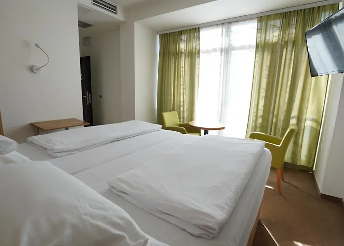 Hotel Argument