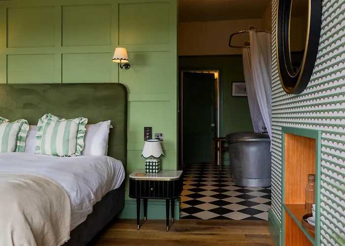 The London & Paris Hotel