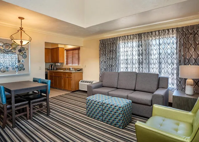 Lincoln Sands Oceanfront Resort, An Ascend Collection Hotel