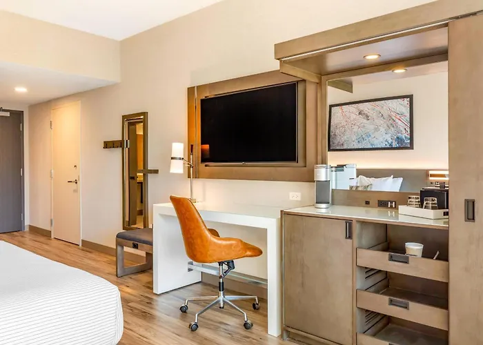 Cambria Hotel New Haven University Area