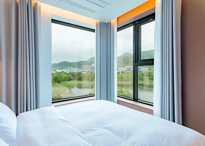 Hound Hotel Hyeoksindosi Branch