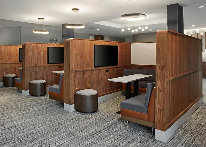 Courtyard By Marriott Hamilton