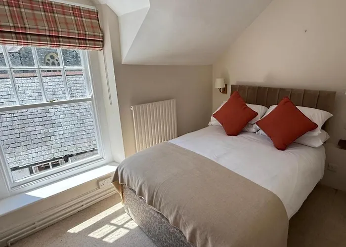 Community Owned Gwesty Owain Glyndwr Hotel