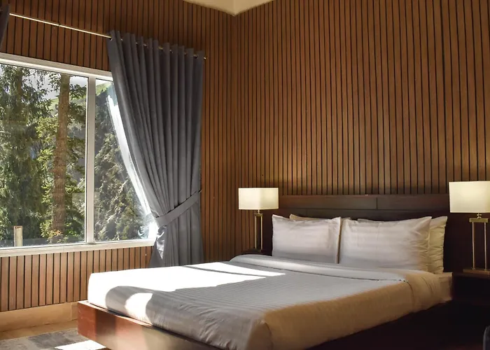 Roomy Mountain Top Resort, Batakundi