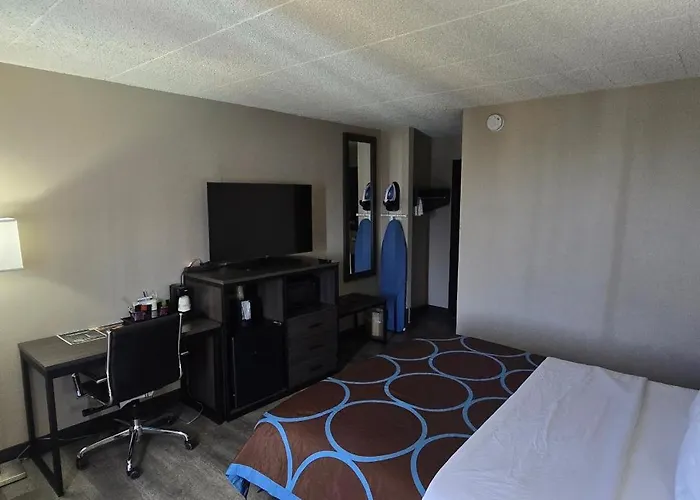 Super 8 By Wyndham Laredo