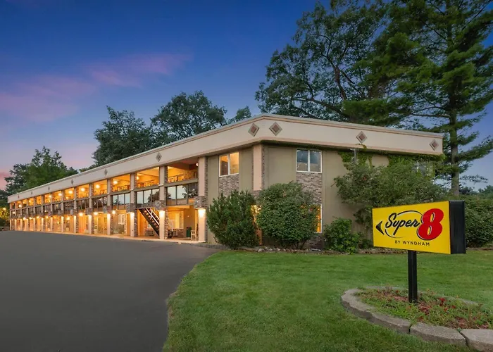 Super 8 By Wyndham Traverse City