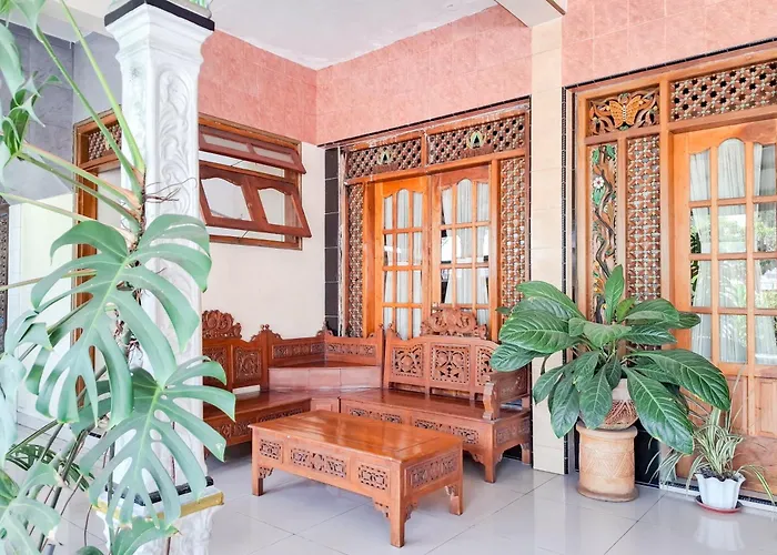 Reddoorz Hotel Tejomoyo Near Bukit Sekipan Tawangmangu