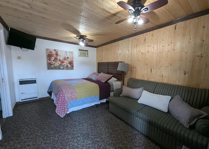 Squaw Valley Motel Room 6