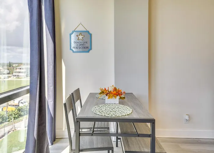 Partial Ocean Views: Daytona Beach Studio!