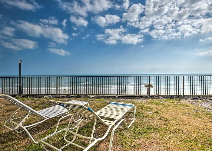 Partial Ocean Views: Daytona Beach Studio!