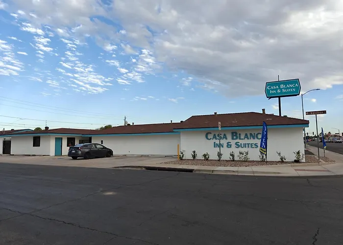 Casa Blanca Inn&Suites