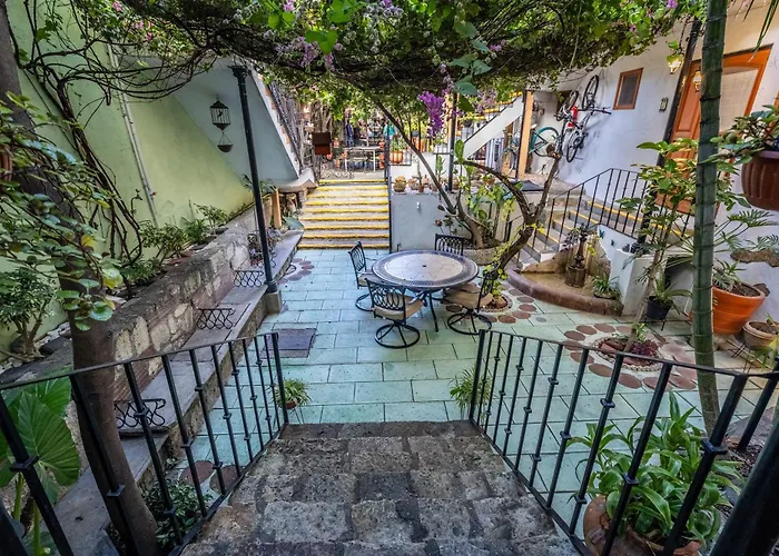 Las Mariposas Hotel & Studios