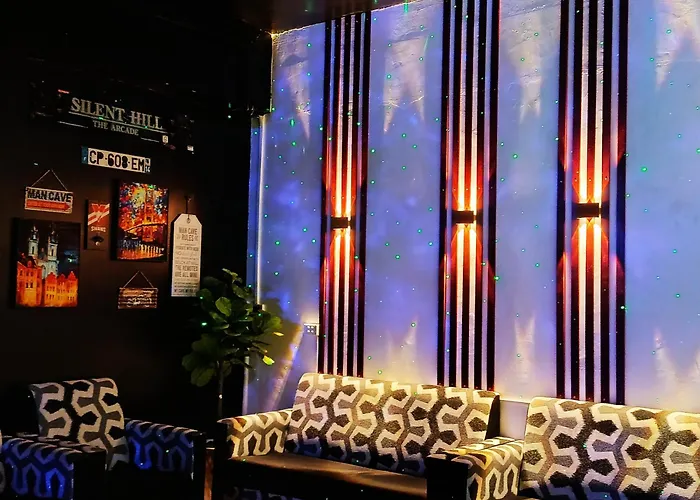 Crown Royale Hotel & Lounge