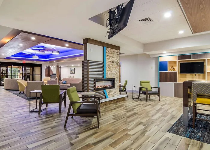 Comfort Inn & Suites Pittsburgh Fox Chapel
