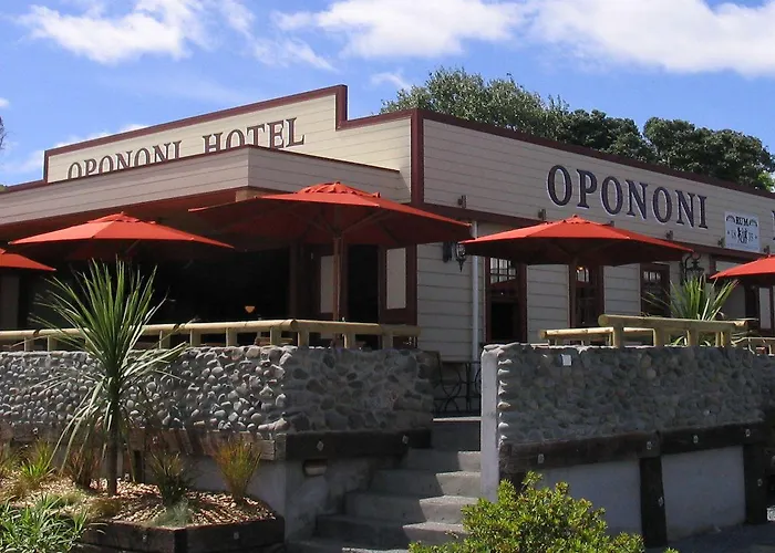 Opononi Hotel