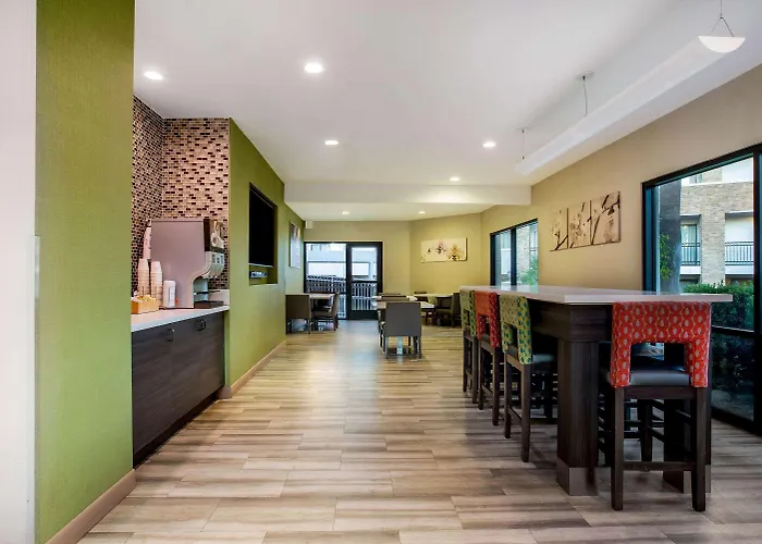 La Quinta By Wyndham Pomona