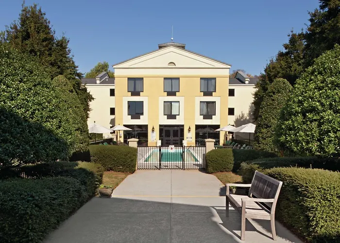 Doubletree By Hilton Charlotte Airport