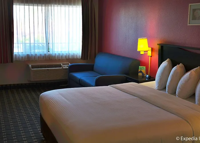 Stanford Inn & Suites Anaheim