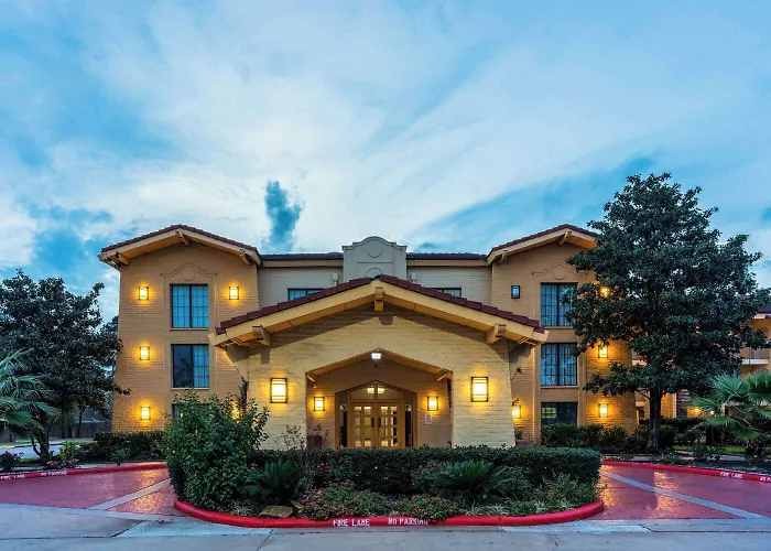 Super 8 By Wyndham The Woodlands North