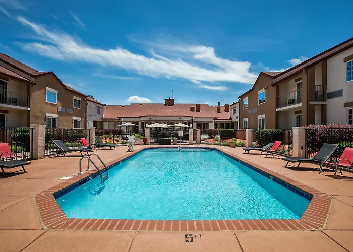 Red Roof Inn PLUS+&Suites Knoxville West - Cedar Bluff