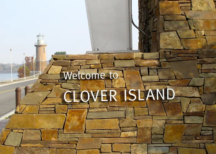 Clover Island Inn