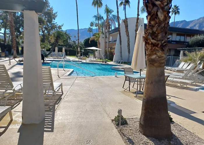 Travelodge By Wyndham Palm Springs