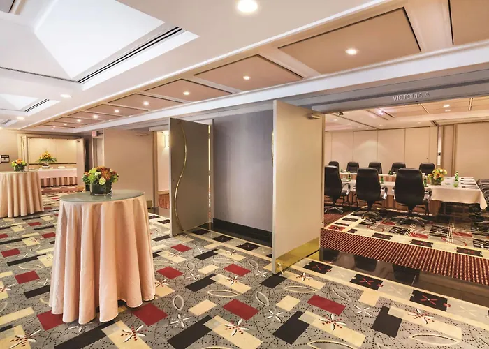 Doubletree By Hilton Toronto Downtown