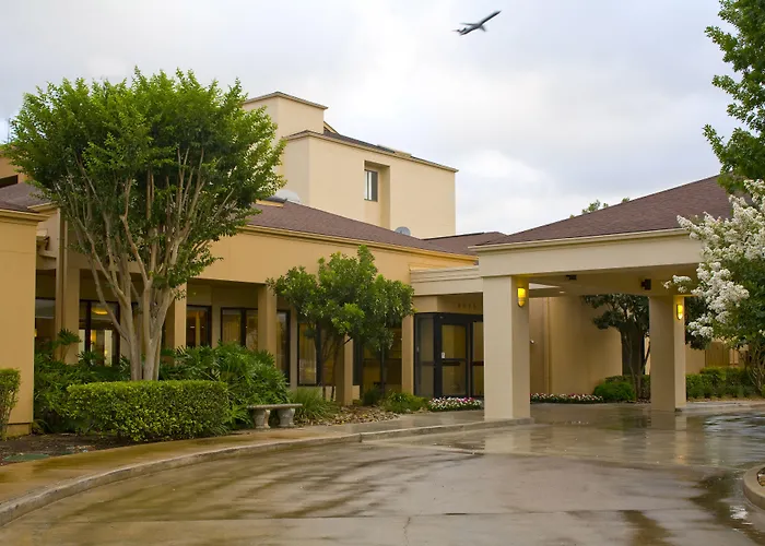 Courtyard By Marriott San Antonio Airport Hotel