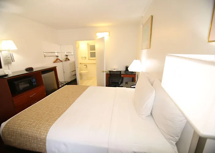 Travelodge By Wyndham Burbank-Glendale