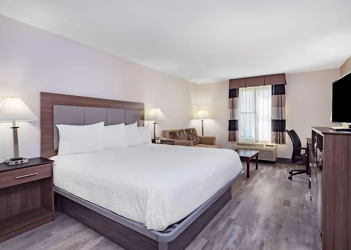 Ramada By Wyndham Hendersonville
