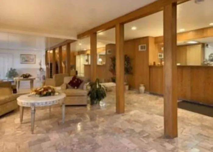Merced Inn & Suites