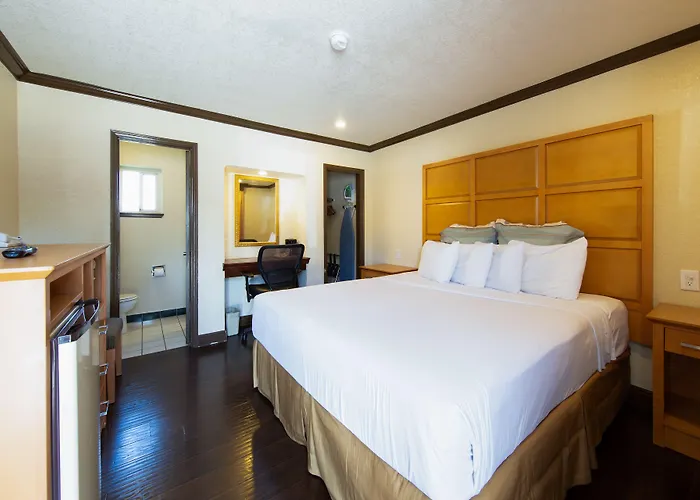 Signature Inn Merced Yosemite Parkway