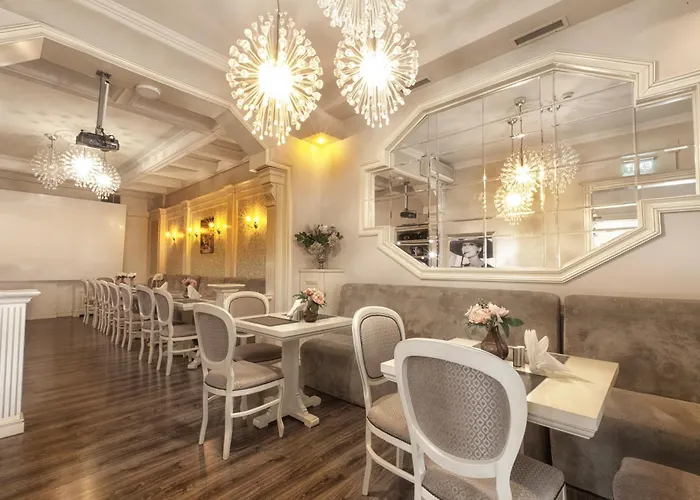 Carol Boutique - Vila Cornelia