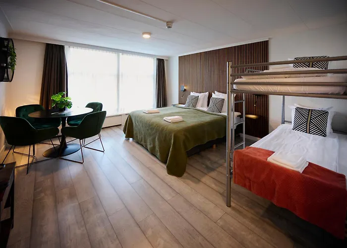 Harbour Hub Hotel