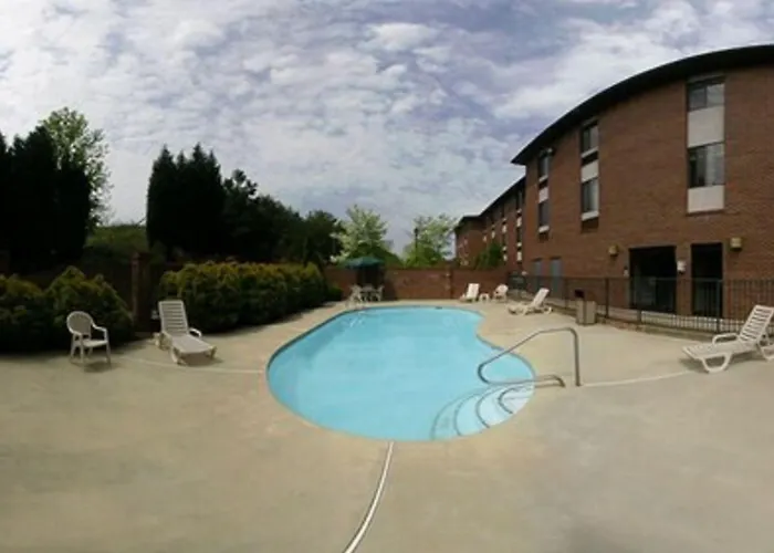 Days Inn & Suites By Wyndham Hickory