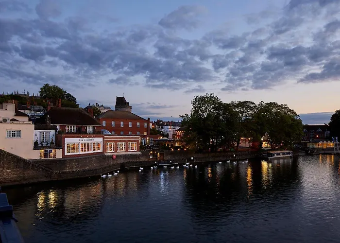 Sir Christopher Wren Hotel