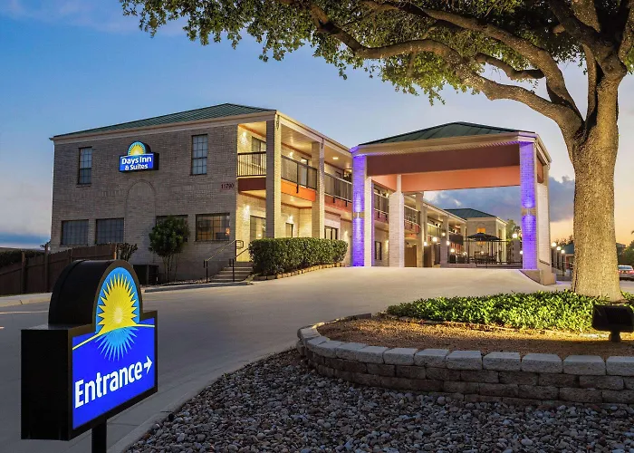 Days Inn By Wyndham San Antonio Near Fiesta Park