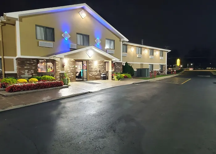 Super 8 By Wyndham Sterling Heights/Detroit Area