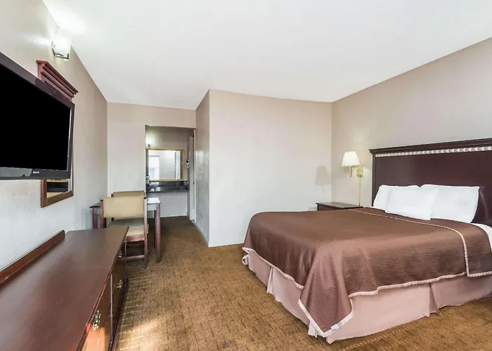 Howard Johnson By Wyndham Springfield
