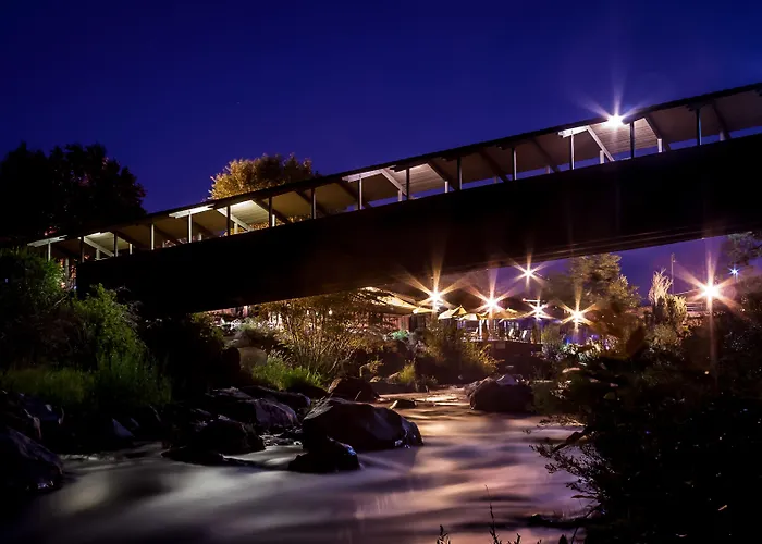 Riverhouse Lodge