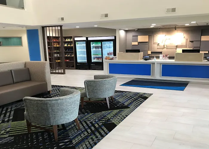 Holiday Inn Express & Suites Arlington North - Stadium Area By Ihg