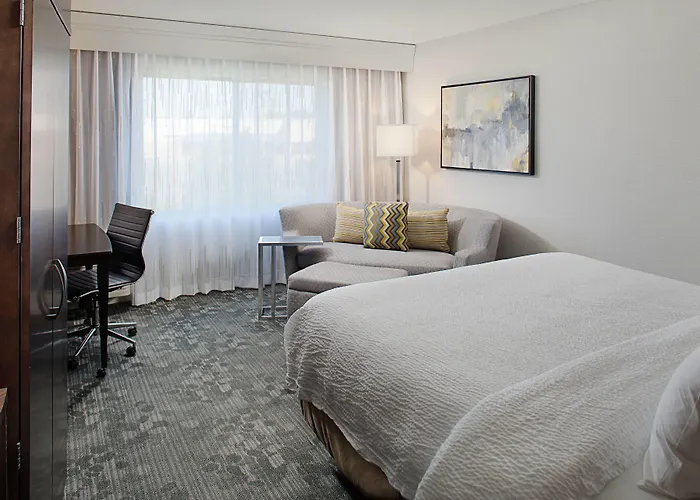 Courtyard By Marriott Manchester-Boston Regional Airport