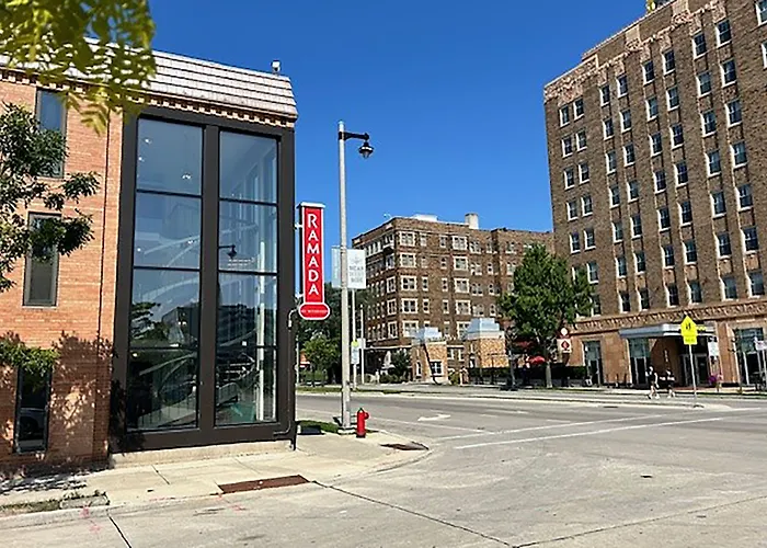 Ramada By Wyndham Milwaukee